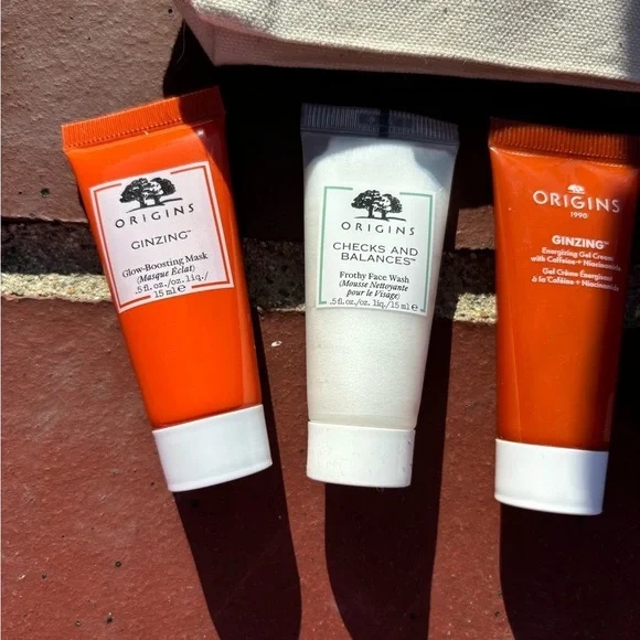 Origins Skincare Set with Cream Pouch - Picture 2 of 6